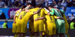 Spieler des 1. FC Saarbrücken auf dem Platz (Foto: IMAGO / Eibner)