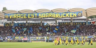 Die Fankurve der FCS-Ultras im Ludwigsparkstadion in Saarbrücken (Foto: IMAGO / Fussball-News Saarland)