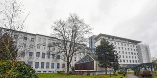 Das ehemalige evangelische Krankenhaus in Saarbrücken (Foto: IMAGO / BeckerBredel)