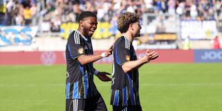Rodney Elongo-Yombo und Amine Naifi vom 1. FC Saarbrücken (Foto: IMAGO / Fussball-News Saarland)