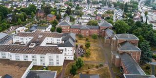 Die SHG Klinik in Merzig und Teile des umliegenden Gesundheitscampus (Foto: IMAGO / BeckerBredel)
