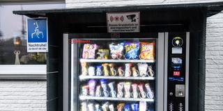 Snackautomat an der Straße (Foto: IMAGO / Funke Foto Services / Markus Joosten )