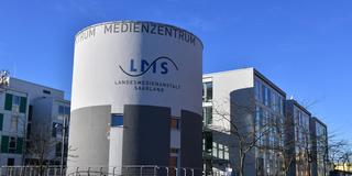 Außenaufnahme der Landesmedienanstalt Saarland in Saarbrücken  (Foto: Imago/BeckerBredel)