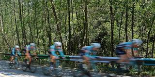 Team Bike Aid in schneller Vorbeifahrt (Foto: IMAGO / Xinhua)