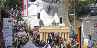 Rückblick: 2009 wurde schon einmal der Tag der Deutschen Einheit in Saarbrücken gefeiert. (Foto: IMAGO / BeckerBredel)