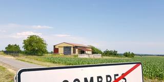Combres-sous-les-Côtes, Ortsschild durchgestrichen (Foto: IMAGO / MAXPPP / Franck LALLEMAND)