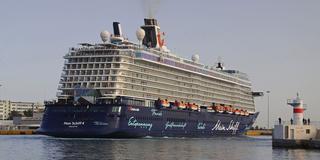 Kreuzfahrt Schiff liegt im Hafen. (Foto: IMAGO / Dreamstime)