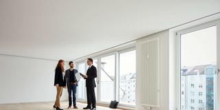 Wohnungsbesichtigung (Foto: IMAGO / Westend61)