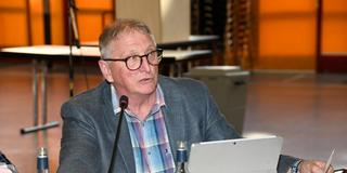 Werner Schwaben (AfD) bei einer Sitzung des Bezirksrats West im Jahr 2024. (Foto: IMAGO / BeckerBredel)