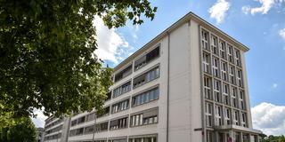 Das Gebäude der Finanzbehörden in Saarbrücken am Stadtgraben (Finanzamt und Finanzministerium) (Foto: IMAGO / BeckerBredel)