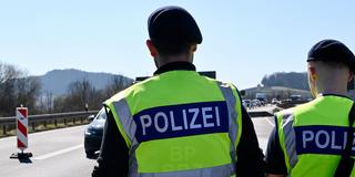 Die Bundespolizei kontrolliert an der Deutsch-Luxemburgischen Grenze Fahrzeuge. (Foto: IMAGO / Jan Huebner)