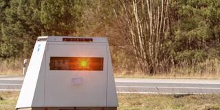 Ein Panzerblitzer löst aus (Foto: IMAGO / Bihlmayerfotografie)