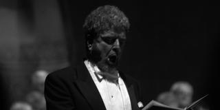 Der Opernsänger Siegmund Nimsgern bei einem Auftritt bei den Musikfestspielen im Jahr 2005. (Foto: IMAGO / BeckerBredel)