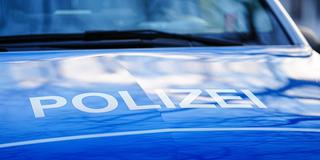 Aufschrift Polizei auf Polizeiauto (Foto: IMAGO / Eibner / Marcel von Fehrn)
