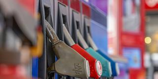 Angehängte Zapfsäule an einer Tankstelle (Foto: IMAGO / Rene Traut)