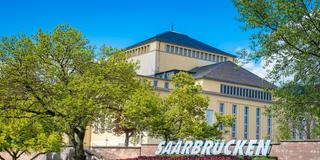 Das saarländische Staatstheater in Saarbrücken (Foto: IMAGO / BeckerBredel)