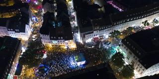 Festlichkeiten am St. Johanner Markt in Saarbrücken (Drohnenaufnahme) (Foto: IMAGO / BeckerBredel)