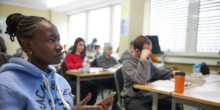 Integrationskurs in einer Schule (Foto: IMAGO / Funke Foto Services)