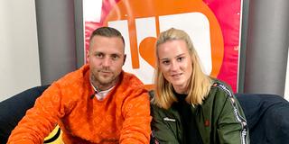 Kontra K zusammen mit Moderatorin Fritzi (Foto: UNSERDING)