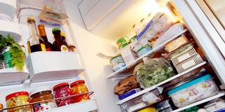Ein Kühlschrank voller Lebensmittel (Foto: dpa)