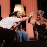 Ein Mann und eine Frau geben sich ein High Five (Foto: Michael Nickel)