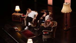 Drei Leute sitzen auf einer Bühne. (Foto: Michael Nickel)