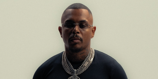 Luciano steht vor einem weißen Hintergrund. (Foto: Pressebild/RobertHirschmannbdxmedia)