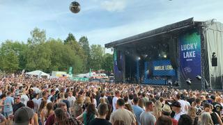 Menschen vor der Bühne beim Lucky Lake Festival. (Foto: Lucky Lake)