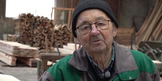 Hans Schütz, der 88-jährige Besitzer des Sägewerks in Gonnesweiler (Foto: SR)