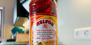 Eine Flasche Melfor Essig in einer Küche (Foto: SR / Axel Wagner)
