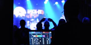 Musikanlage bei einer Party  (Foto: IMAGO / Funke Foto Services)