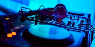 Ein DJ-Pult. (Foto: pixabay.com/StockSnap)