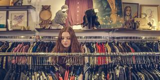 Frau beim Shopping (Foto: pixabay/StockSnap)