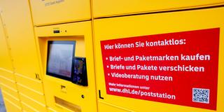 Ein neuartiger Postautomat, an dem Briefe und Pakete abgeholt und versendet werden können (Foto: picture alliance/dpa | Thomas Banneyer)