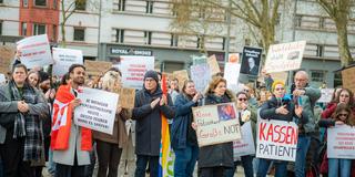 Protest in Saarbrücken gegen geplante Honorarkürzung für ambulante Psychotherapie. (Foto: BeckerBredel)