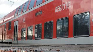 Ein Regio steht im Bahnhof. (Foto: picture alliance/dpa/dpa-Zentralbild | Jens Kalaene)