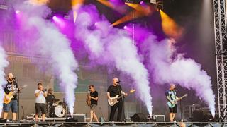 Eine Band auf der Bühne (Foto: MxM Photo)