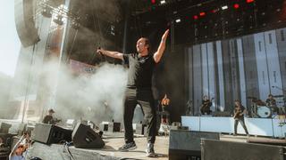 Ein Mann tanz auf der Bühne (Foto: MxM Photo)