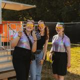 Drei Mädels mit der UNSERDING-Sonnenbrille. (Foto: MXM Photo)