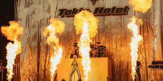 Feuershow auf der Bühne (Foto: MXM Photo)