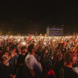 Publikum mit Handylichter. (Foto: MXM Photo)