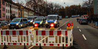Polizeiabsperrung der Camphauser Straße zum Ludwigsparkstadion (Foto: SR/Sebastian Knöbber)