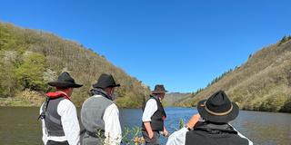 ie Schiltacher Flößer unterwegs auf der Saar (Foto: Felix Alsfasser/SR)