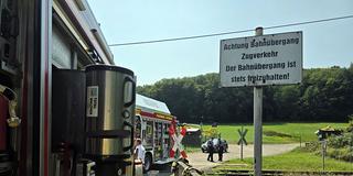 Schwerer Verkehrsunfall an einem unbeschrankten Bahnübergang bei Kusel (Foto: Feuerwehr)