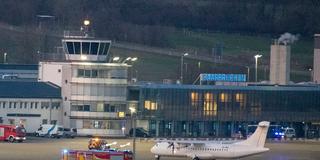 Eine sicherheitsgelandetes Flugzeug am Flughafen Saarbrücken Ensheim (Foto: BeckerBredel)