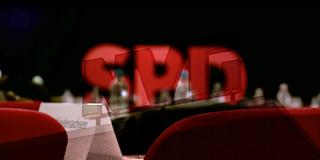 Bildmontage: Logos der SPD und der NVG (Neunkircher Verkehrsbetriebe) übereinandergeblendet (Foto: SR / Knöbber)