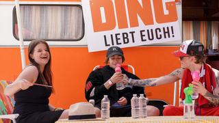 Bars & Melody beim UNSERDING Interview-Campingwagen mit Moderatorin Stephanie (Foto: UNSERDING/Dirk Guldner)