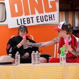 Bars & Melody beim UNSERDING Interview-Campingwagen mit Moderatorin Stephanie (Foto: UNSERDING/Dirk Guldner)