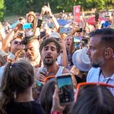 Max Giesinger mitten in den Fans beim SR Ferien Open Air St. Wendel (Foto: UNSERDING/Dirk Guldner)