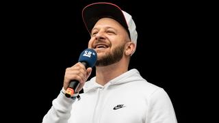 Marek vor dem Auftritt von Nico Santos beim SR Ferien Open Air in St. Wendel (Foto: Dirk Guldner)